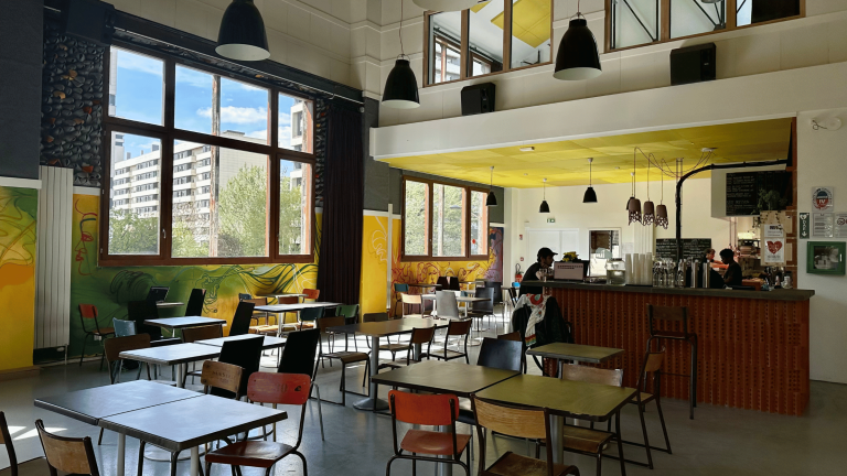 TLM Salle restaurant vide